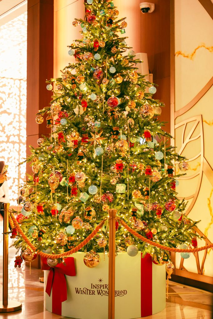 인스파이어 리조트 대형 크리스마스트리 로비