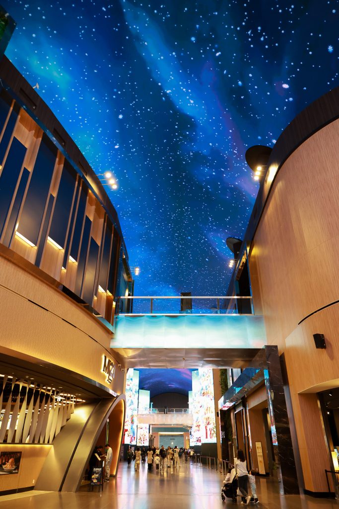 인스파이어 크리스마스 오로라 미디어아트 천장