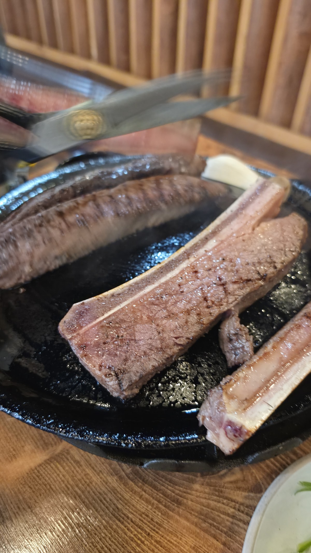 BK우대갈비 짚불구이 클로즈업