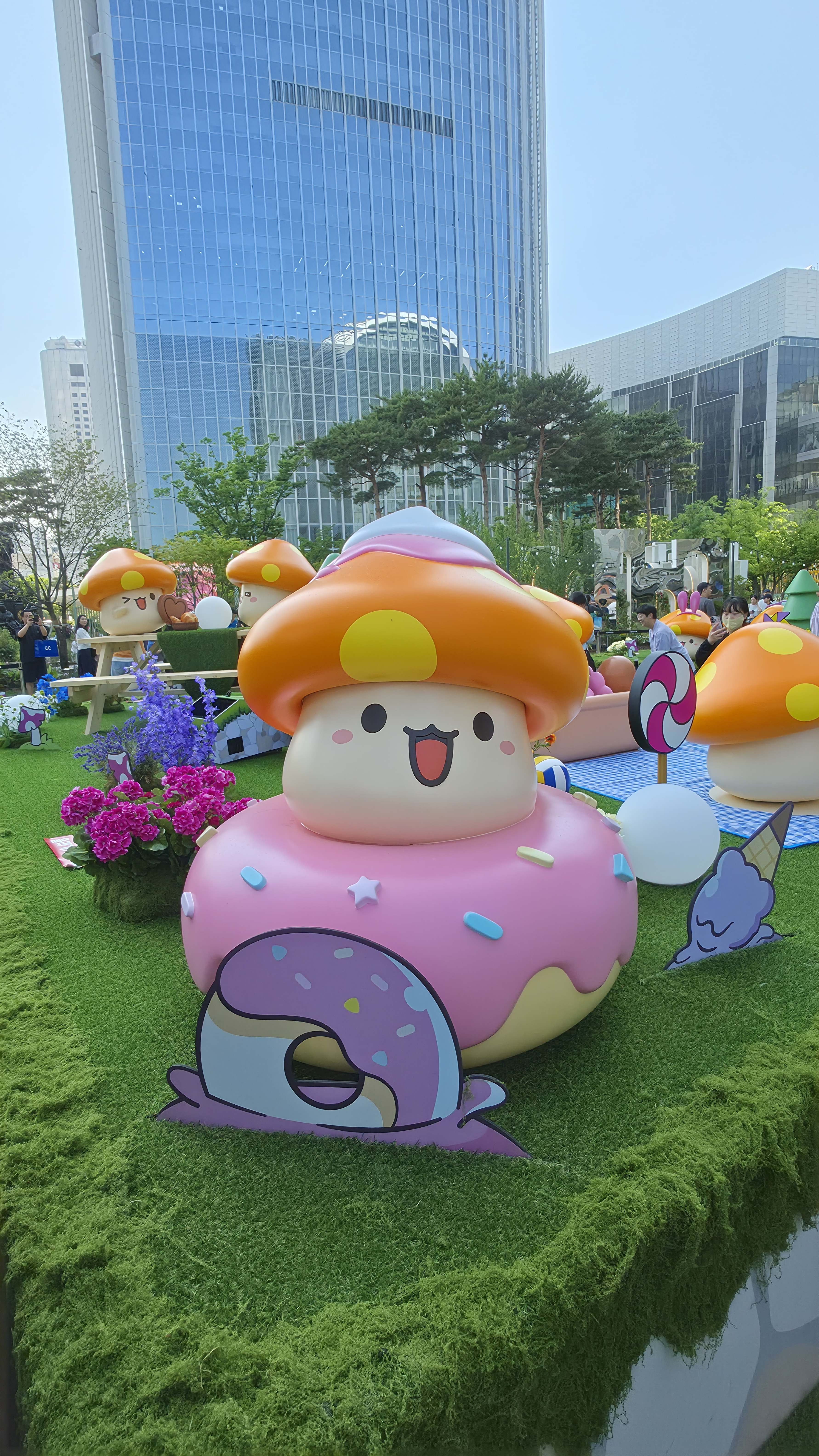 잠실 메이플 팝업 핑크빈 막대사탕 머쉬룸 조형물 포토존