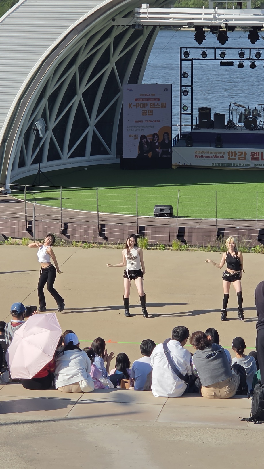 Memories Crew 3-member K-Pop choreography stage — white top and black boots styling
