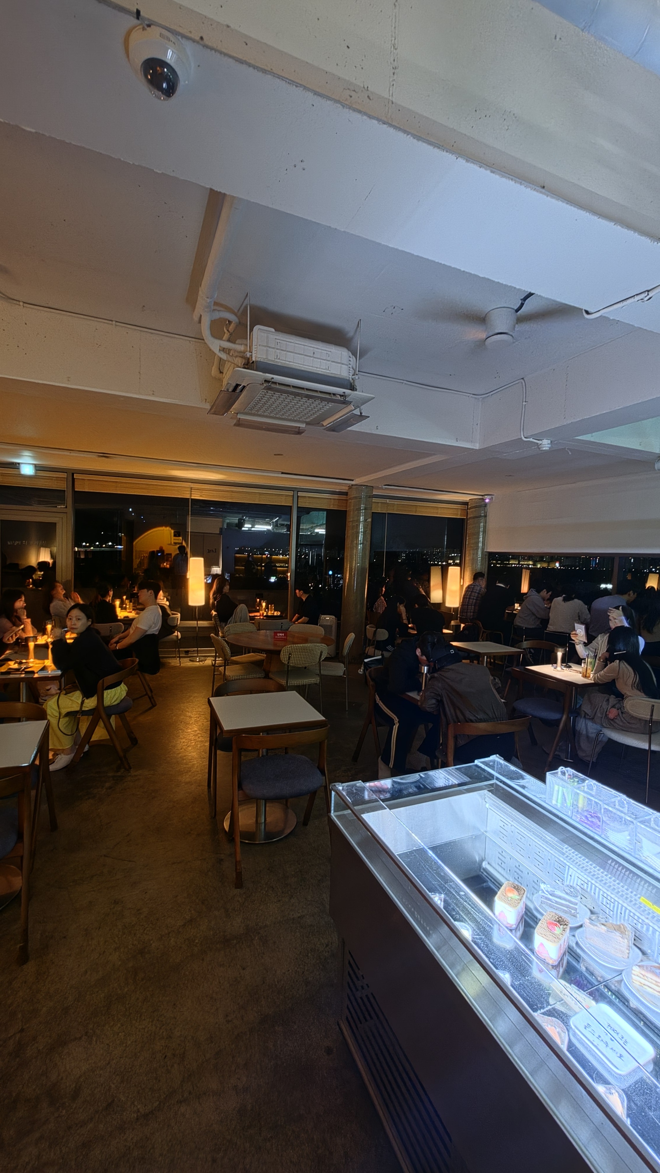 Paldang Log 2F indoor seating Han River night view cake display