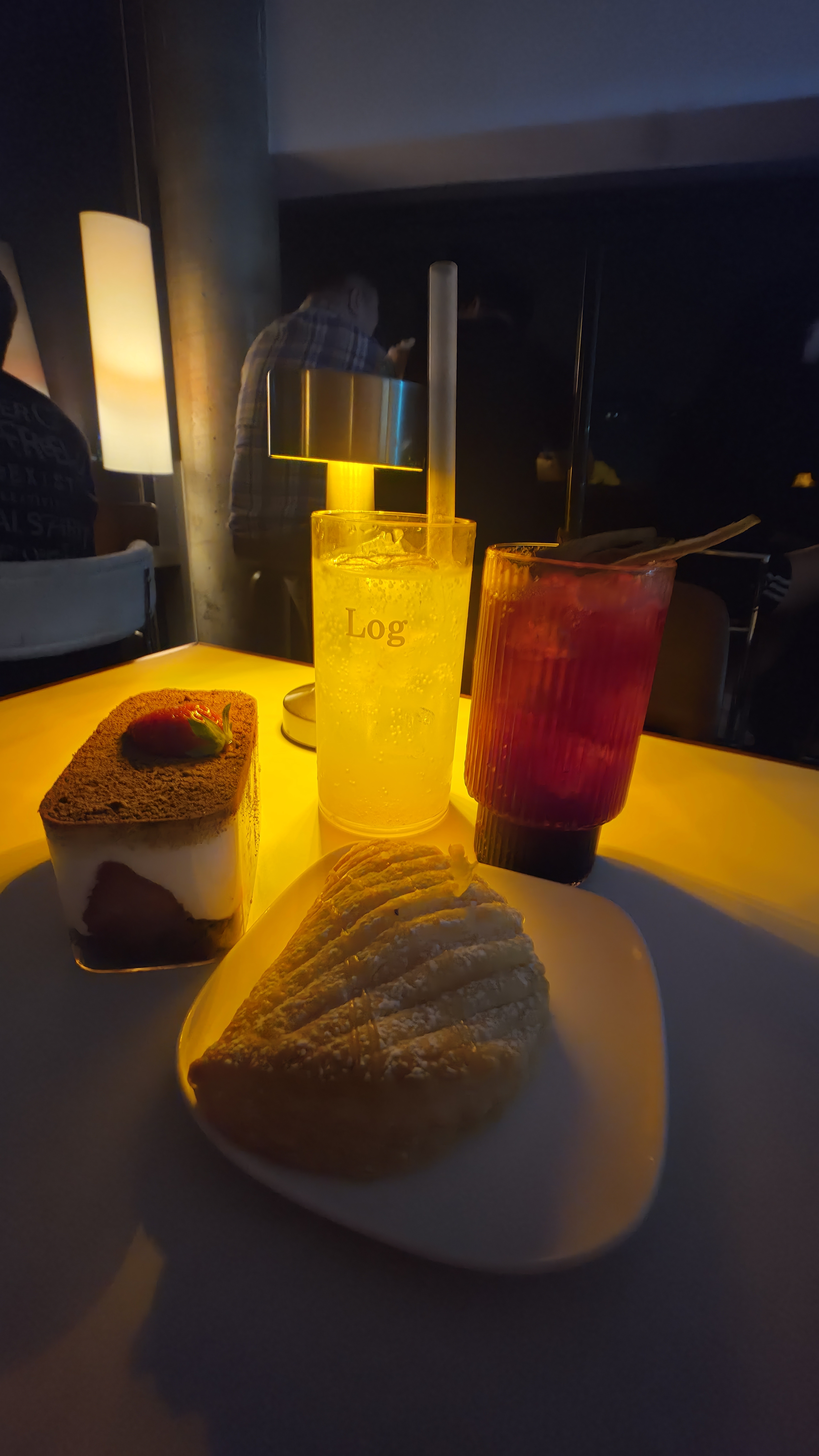Paldang Log signature strawberry cake madeleine drink Log logo cup