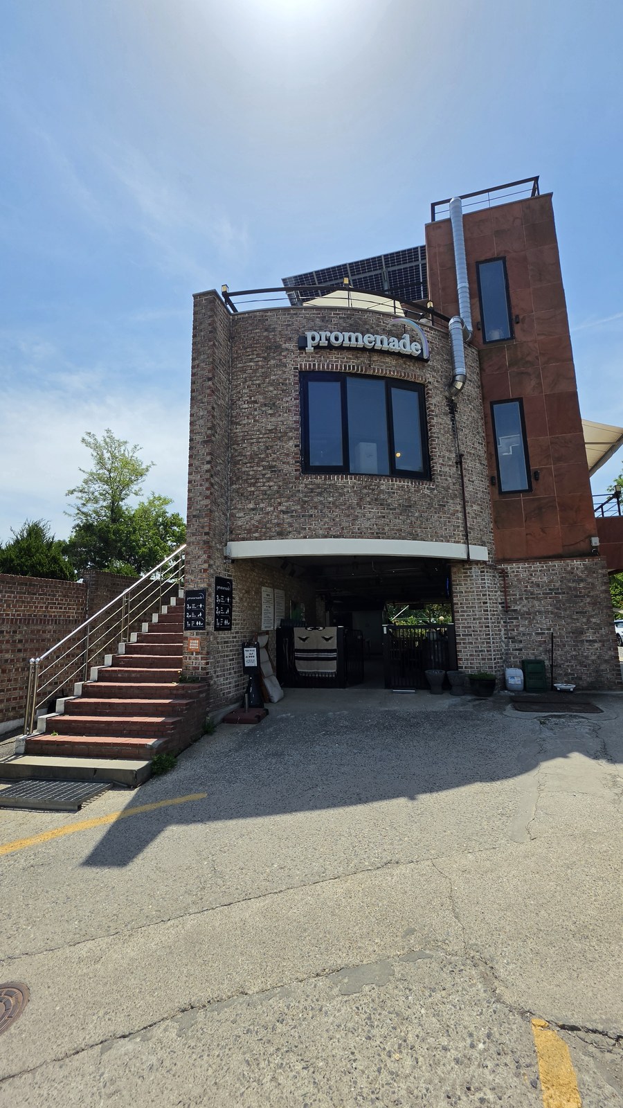 프로메나드카페 행주산성 붉은 벽돌 외관 2층 건물