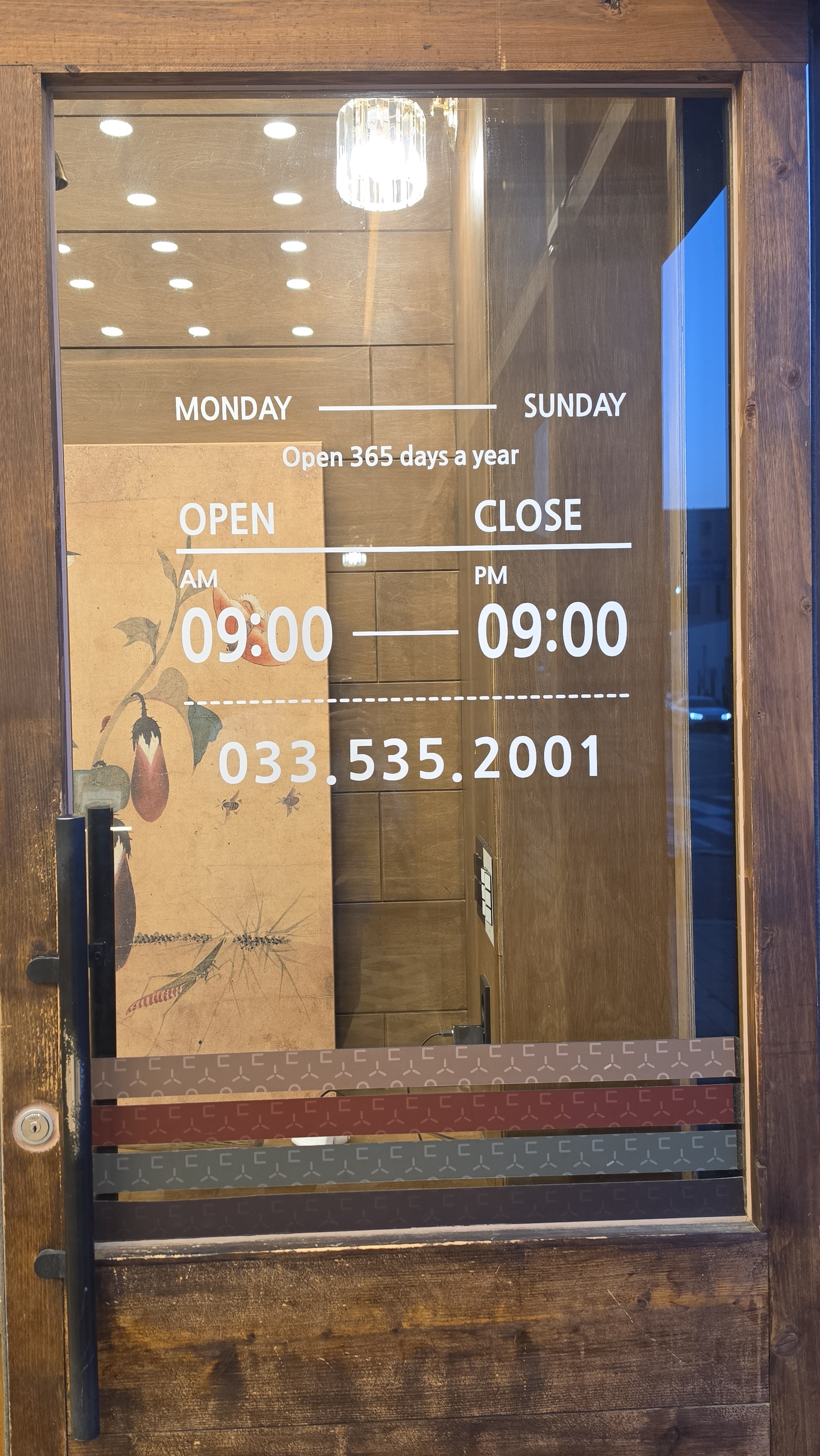 Saimdang Mochi Mukho store hours sign — 9 AM to 9 PM, open 365 days