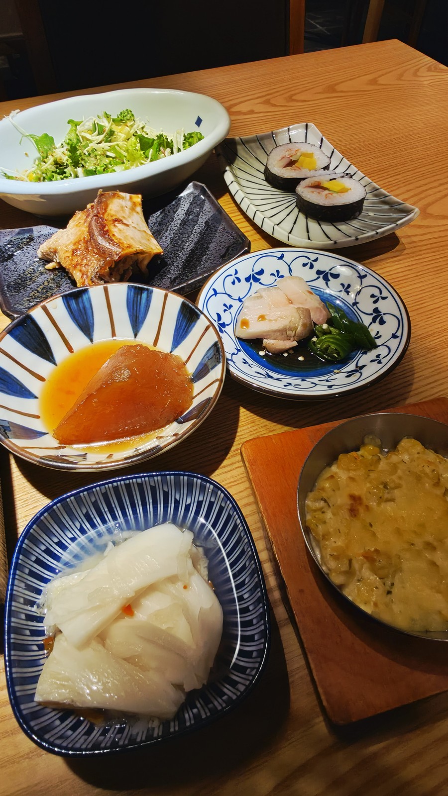 이춘복참치 을지로점 밑반찬 계란찜 김초밥 알밥 곁들임
