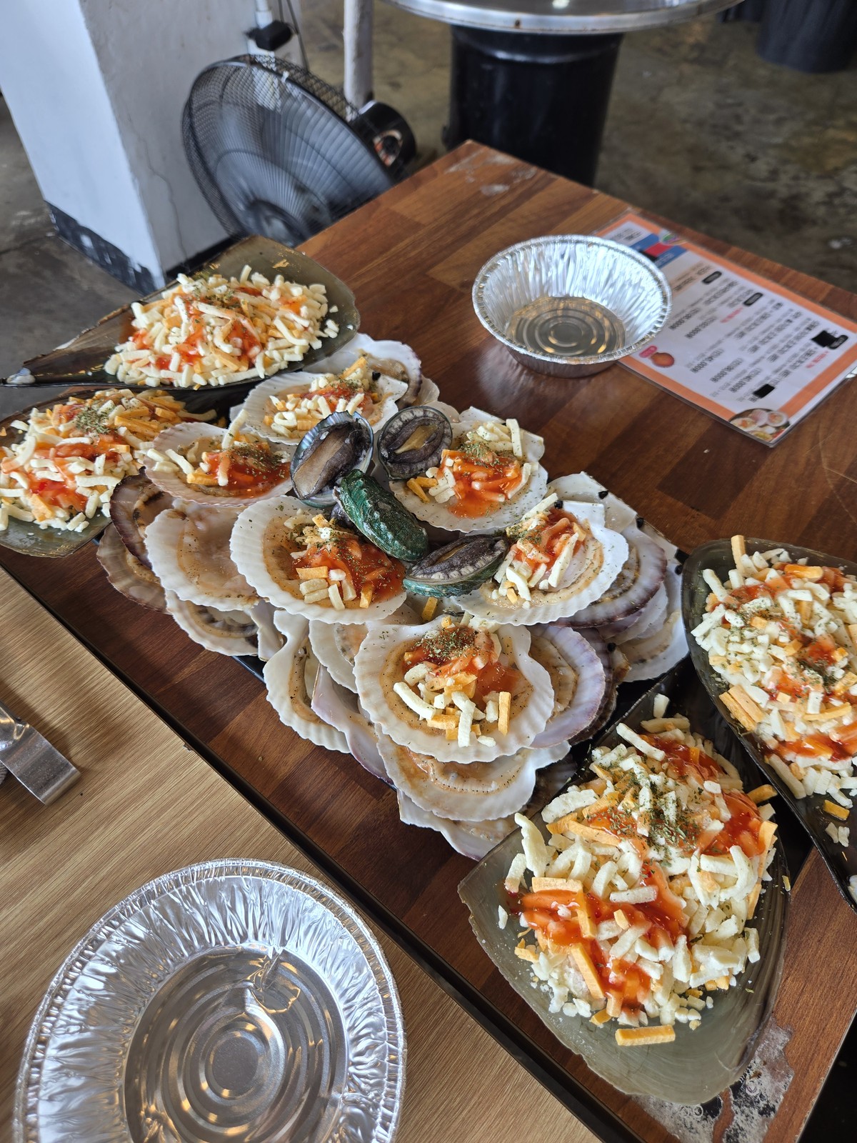 장터조개구이 가리비 홍합 전복 초록입홍합 치즈 모둠 도마